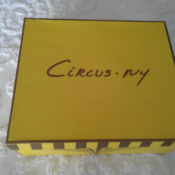 SUSIU BOURGUNDY GLOSSY SHOES  NEW ORIGINAL BOX SIZE 7 - Picture 5 of 5